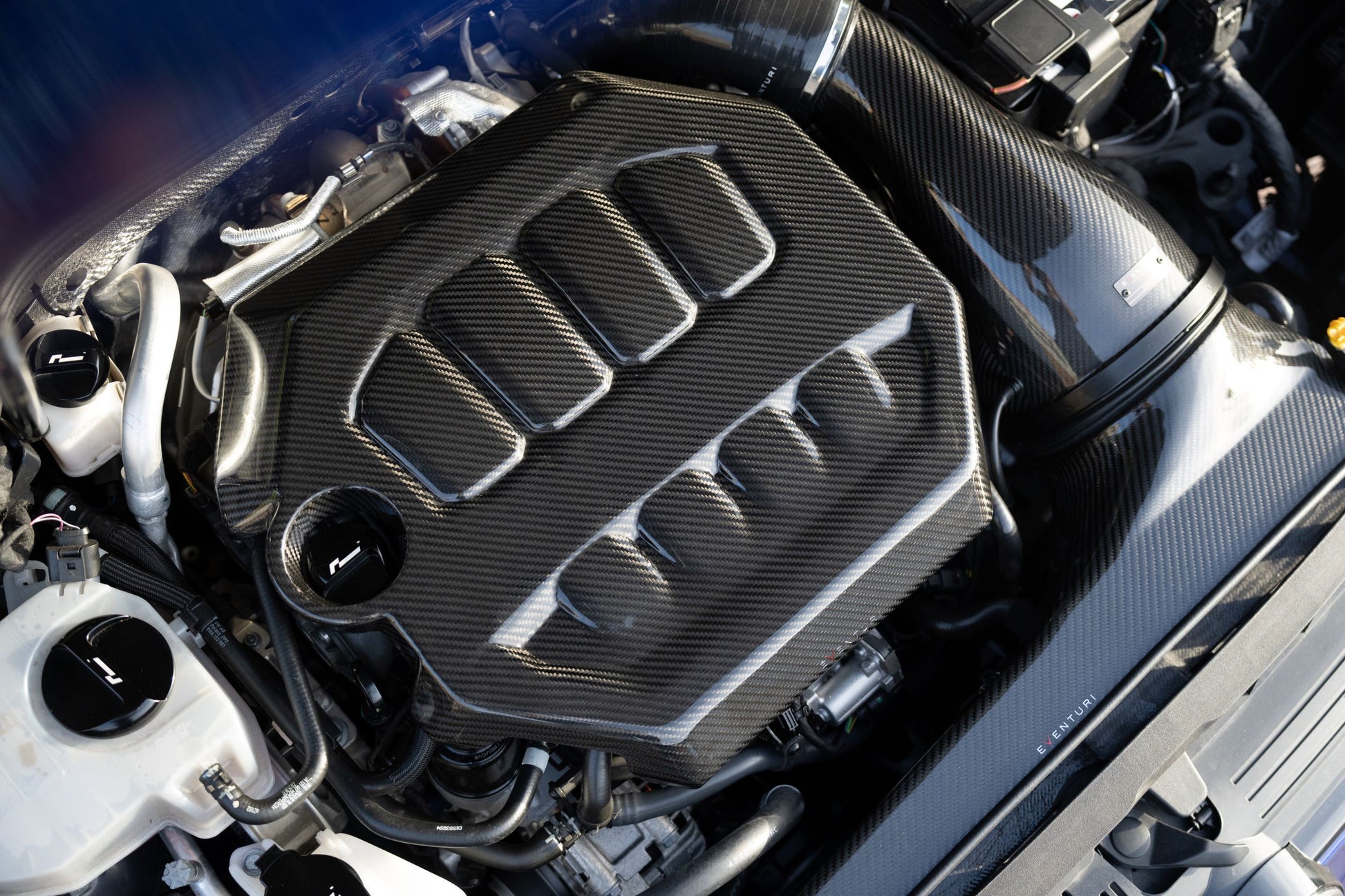 Eventuri Carbon Motorabdeckung für VW Golf 8 GTI und R - gepfeffert.com
