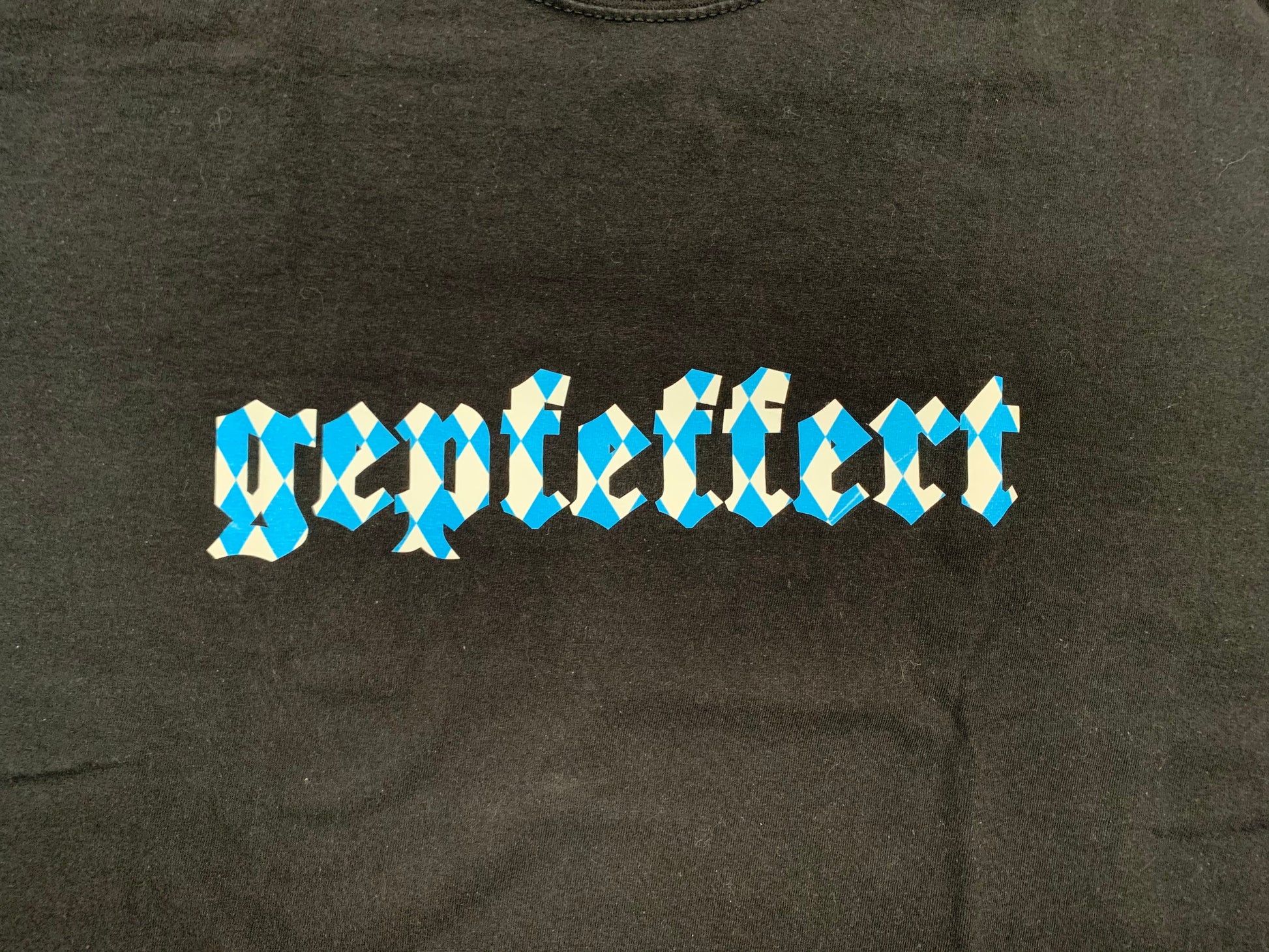gepfeffert.com® Hoodie - "servus hawedere" - Schwarz - gepfeffert.com